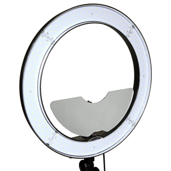 Ringlight with mirror